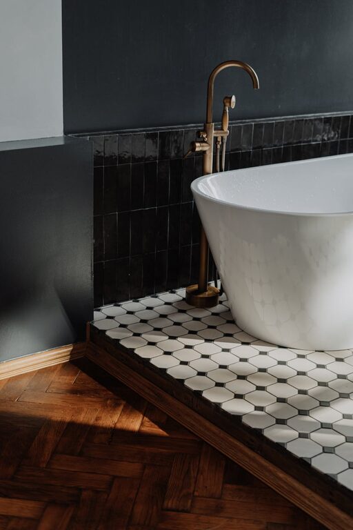 How to Create a Minimalist Bathroom Setup: A Step-by-Step Guide